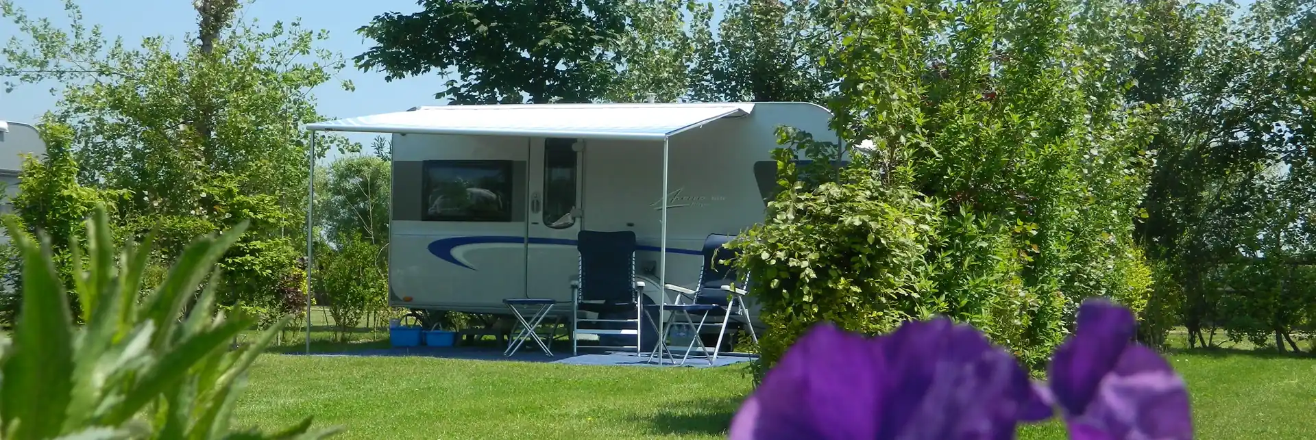 caravane sur emplacement de camping en Baie de Somme